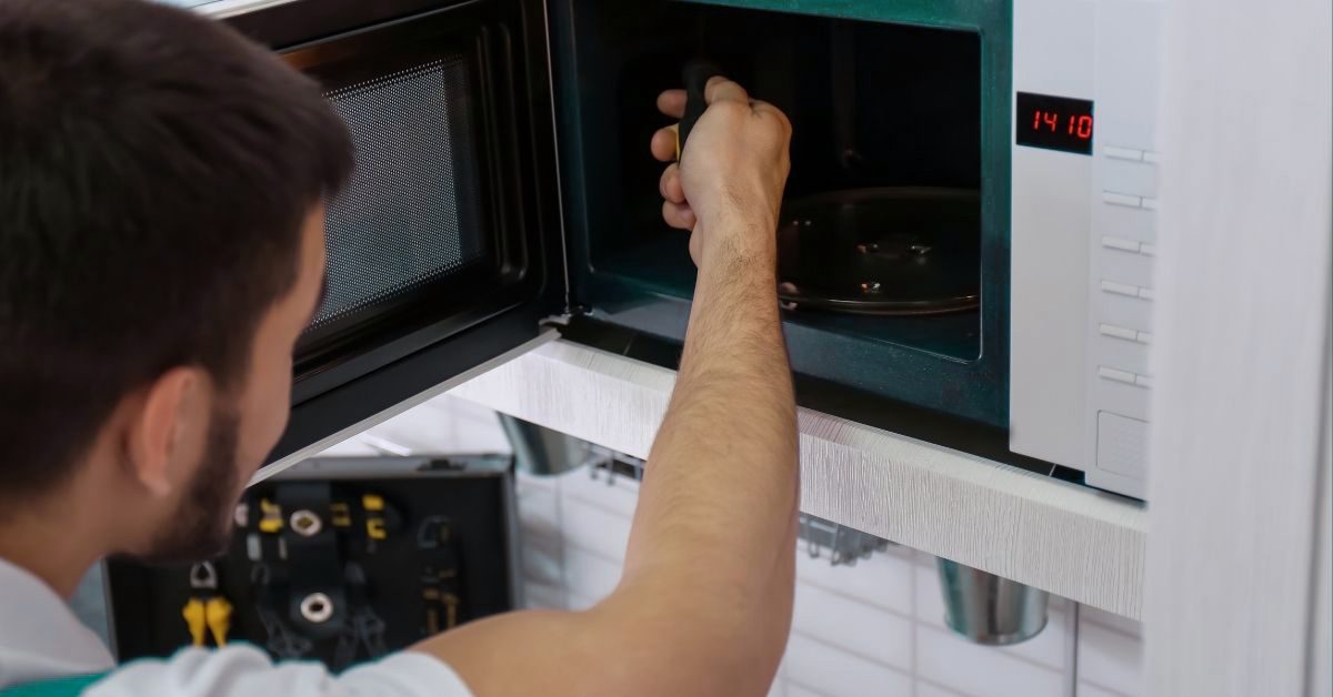 How to Safely Dispose of Broken Microwave: Expert Tips